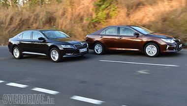 Comparo: 2016 Skoda Superb vs Toyota Camry