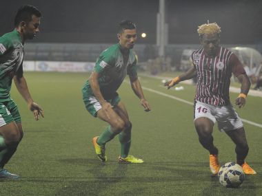 I-League 2017: Mohun Bagan beat East Bengal in intense derby; close gap on leaders Aizawl FC I-League 2017: Mohun Bagan beat East Bengal in intense derby; close gap on leaders Aizawl FC