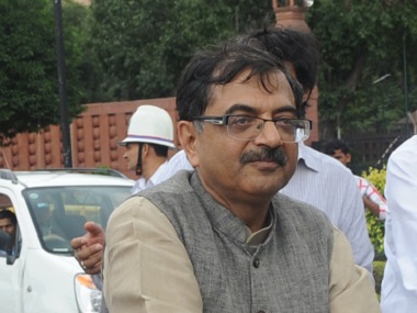 Mob attacks BJP MP Tarun Vijay for visiting temple with Dalits Mob attacks BJP MP Tarun Vijay for visiting temple with Dalits