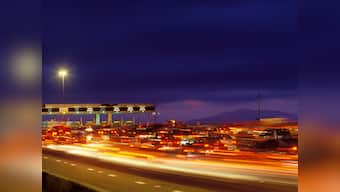 Refusing to pay fee, bus driver tries to run over toll plaza manager