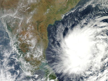 Cyclone Roanu puts Andhra and Odisha on high alert Cyclone Roanu puts Andhra and Odisha on high alert