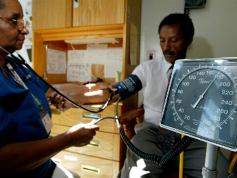 High blood pressure affects nearly three in ten Indians, responsible for 17.5 percent deaths High blood pressure affects nearly three in ten Indians, responsible for 17.5 percent deaths