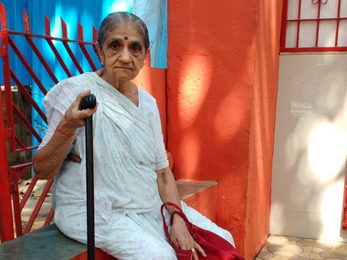 Meet Pushpaben, who took on Mumbai con men and became 'Daredevil Daadi' Meet Pushpaben, who took on Mumbai con men and became 'Daredevil Daadi'