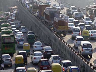Delhi-Gurgaon route sees major traffic snarl as diesel taxi drivers protest CNG decision Delhi-Gurgaon route sees major traffic snarl as diesel taxi drivers protest CNG decision