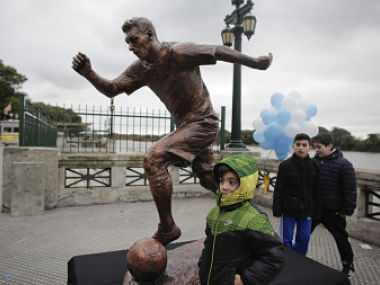 Lionel Messi's statue unveiled in Argentina as fans urge him to reconsider retirement Lionel Messi's statue unveiled in Argentina as fans urge him to reconsider retirement