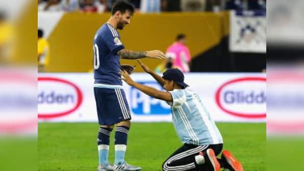 Watch: Lionel Messi fan tweets and executes pitch invasion plan during Copa America match