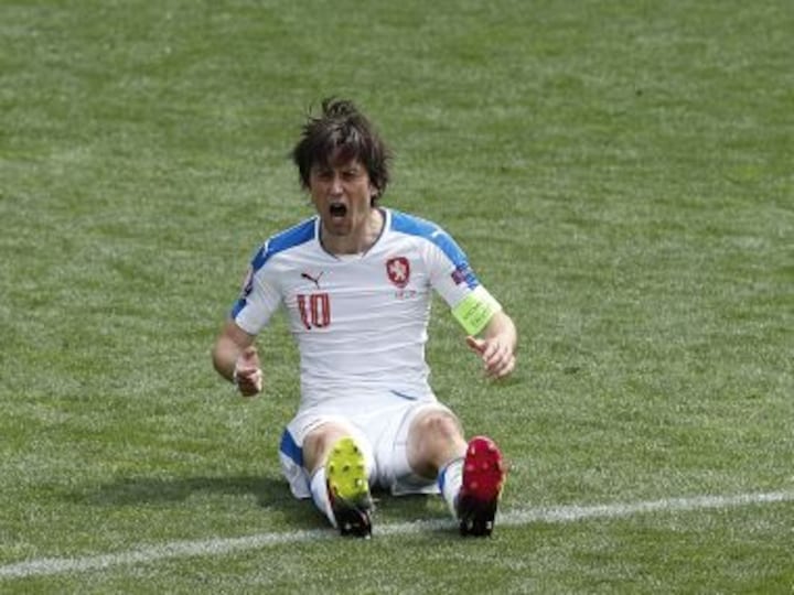 Czech captain Tomas Rosicky ruled out of Euro 2016 with thigh injury