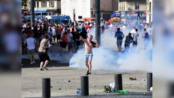 Euro 2016: French police arrest English football fans over pre-match violence
