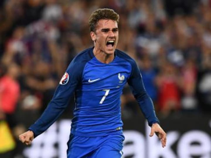 Euro 2016: France enter knockout stage after late goals from Griezmann, Payet sink Albania