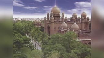 Telangana lawyers continue protest over appointment of Andhra judges