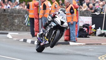 2016 IOMTT: Michael Dunlop wins Senior TT