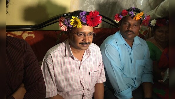 Arvind Kejriwal does a Taher Shah: Twitter can't stop talking about Delhi CM's floral headgear
