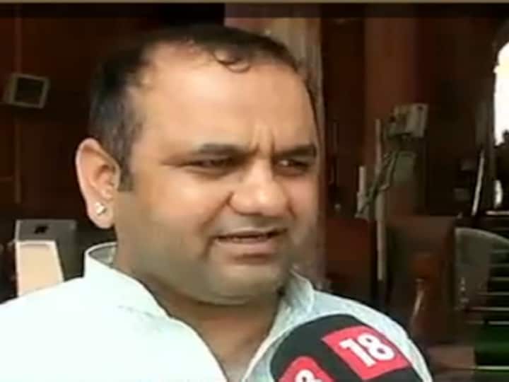 Maheish Girri performs yoga while on hunger strike outside Arvind Kejriwal's house