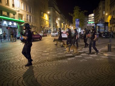 France arrests 2 for plotting attack; seizes guns and bomb-making materials in Marseilles France arrests 2 for plotting attack; seizes guns and bomb-making materials in Marseilles