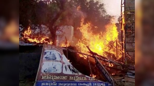 Question for Mulayam clan: Who helped Mathura squatters thrive?