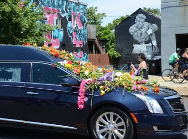 Muhammad Ali's funeral: 'The Greatest' cheered in Louisville as world says goodbye Muhammad Ali's funeral: 'The Greatest' cheered in Louisville as world says goodbye