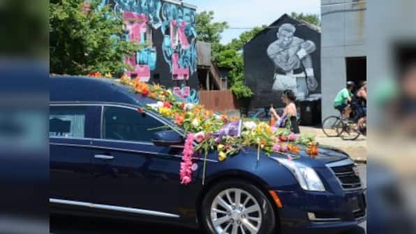 Muhammad Ali's funeral: 'The Greatest' cheered in Louisville as world says goodbye