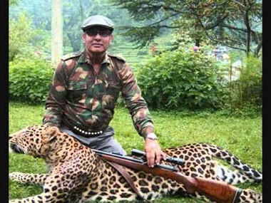 Shafat Ali Khan, private hunter tasked with 'taking down' tigress Avni, has history of run-ins with animal conservationists Shafat Ali Khan, private hunter tasked with 'taking down' tigress Avni, has history of run-ins with animal conservationists