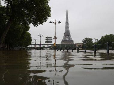 Louvre to evacuate artworks as Paris flood waters rise