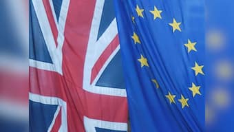 Pro-EU candidate Sarah Olney wins London suburb 'Brexit by-election'