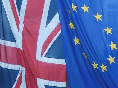 Pro-EU candidate Sarah Olney wins London suburb 'Brexit by-election'
