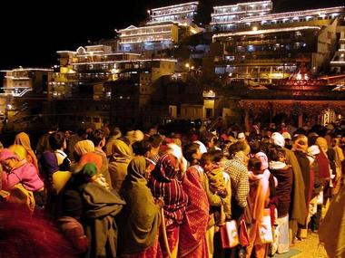 Over 1 lakh devotees visit Vaishno Devi shrine in first three days of Navratri in Jammu and Kashmir's Katra Over 1 lakh devotees visit Vaishno Devi shrine in first three days of Navratri in Jammu and Kashmir's Katra