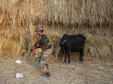 Punjab: Two Pak smugglers killed, one arrested with drugs and weapons Punjab: Two Pak smugglers killed, one arrested with drugs and weapons