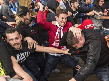 Euro 2016: Uefa threatens England, Russia with disqualification over fan violence Euro 2016: Uefa threatens England, Russia with disqualification over fan violence