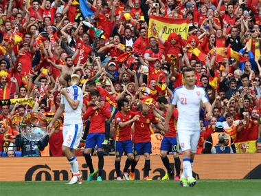Euro 2016: Spain start sailing as Pique's late header breaks down resolute Czech Euro 2016: Spain start sailing as Pique's late header breaks down resolute Czech