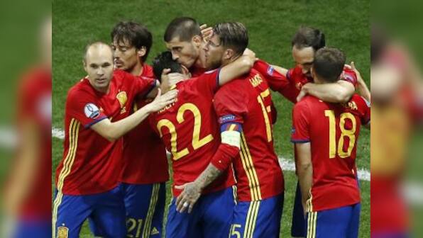 Euro 2016: Alvaro Morata's brace guides impressive Spain past Turkey into last-16