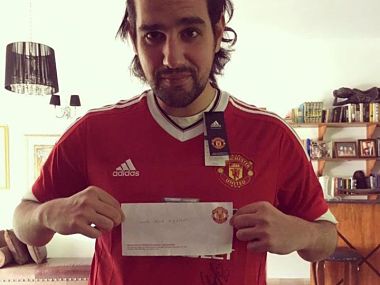 Manchester United send signed jersey to Pakistan man tortured by Taliban for 5 years Manchester United send signed jersey to Pakistan man tortured by Taliban for 5 years