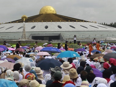 After tense showdown, Thai Police fail to arrest monk accused of $40 million embezzlement After tense showdown, Thai Police fail to arrest monk accused of $40 million embezzlement