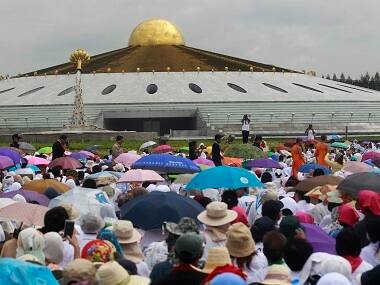 After tense showdown, Thai Police fail to arrest monk accused of $40 million embezzlement