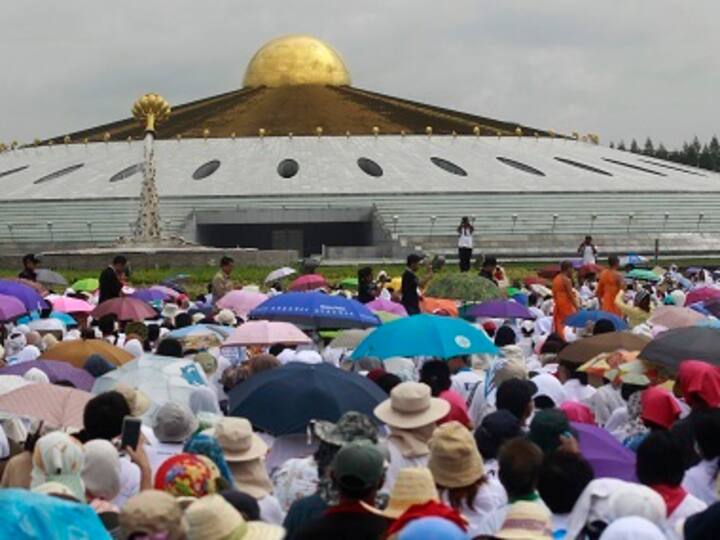 After tense showdown, Thai Police fail to arrest monk accused of $40 million embezzlement