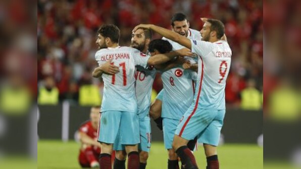 Euro 2016: Turkey stun Czech Republic to stay in contention for last-16