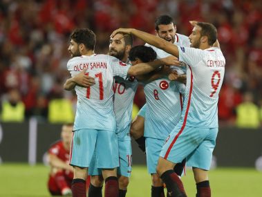 Euro 2016: Turkey stun Czech Republic to stay in contention for last-16 Euro 2016: Turkey stun Czech Republic to stay in contention for last-16