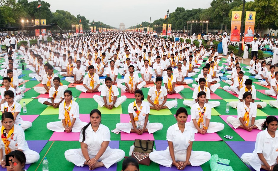 Baba Ramdev's Yoga Camp draws huge crowd at Rajpath - Photos News ...