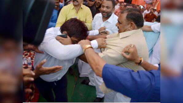 AAP, BJP councillors come to blows over party cap in first MCD joint session