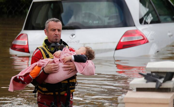 Torrential rain causes floods in France and Germany