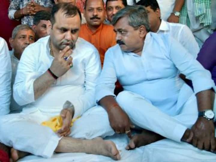BJP MP Maheish Girri ends hunger strike in Rajnath Singh's presence