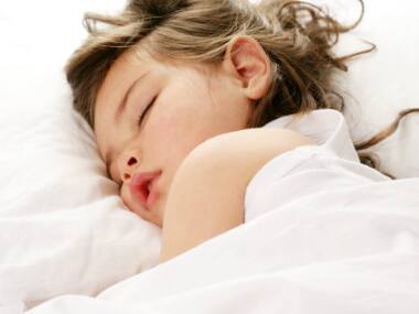 Lack or excess sleep can increase health risks in kids, teenagers: Study