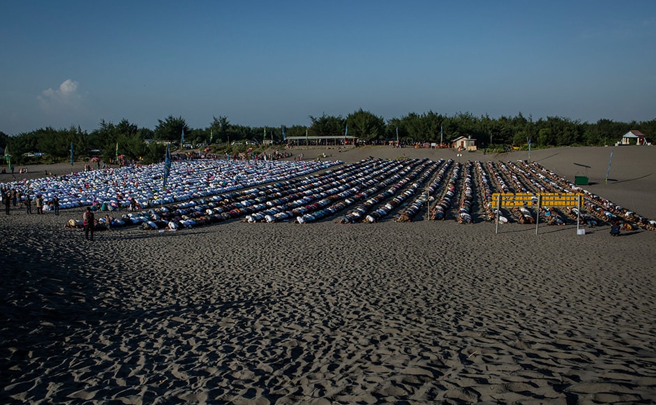 Muslims in Indonesia perform Eid Al-Fitr prayer on 'sea of sands' at Parangkusumo beach in Yogyakarta, Indonesia. The authorities went on alert a day before Eid, amid fears IS-linked militants could launch fresh attacks. Getty images. Muslims in Indonesia perform Eid Al-Fitr prayer on 'sea of sands' at Parangkusumo beach in Yogyakarta, Indonesia. The authorities went on alert a day before Eid, amid fears IS-linked militants could launch fresh attacks. Getty images.