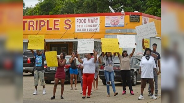 Minnesota cop shooting: Philando Castile's girlfriend streams video on Facebook Live