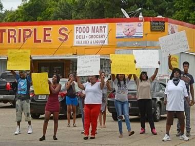 Minnesota cop shooting: Philando Castile's girlfriend streams video on Facebook Live