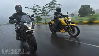 Bajaj Pulsar AS 200 vs TVS Apache RTR 200 4V