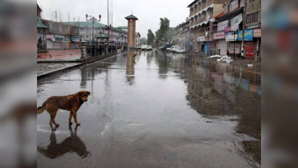 Police launches a clampdown on media in Kashmir in bid to contain violence