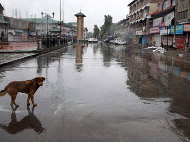 Police launches a clampdown on media in Kashmir in bid to contain violence