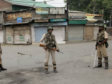 Kashmir unrest intensifies: Centre rushes 800 additional CRPF troops to the Valley Kashmir unrest intensifies: Centre rushes 800 additional CRPF troops to the Valley