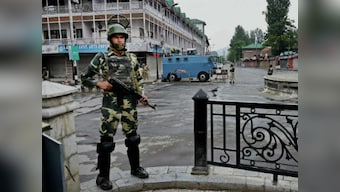 Curfew, shutdown continue for 13th day in Valley