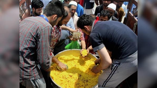 1,000 vehicles carrying essential commodities on way to Kashmir Valley
